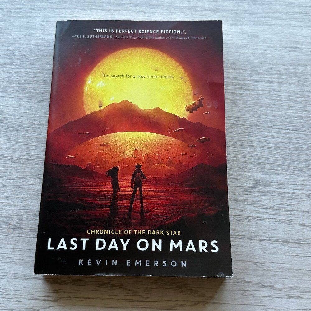Paperback Book Last Day on Mars Chronicle of the Dark Star by Kevin‎ Emerson